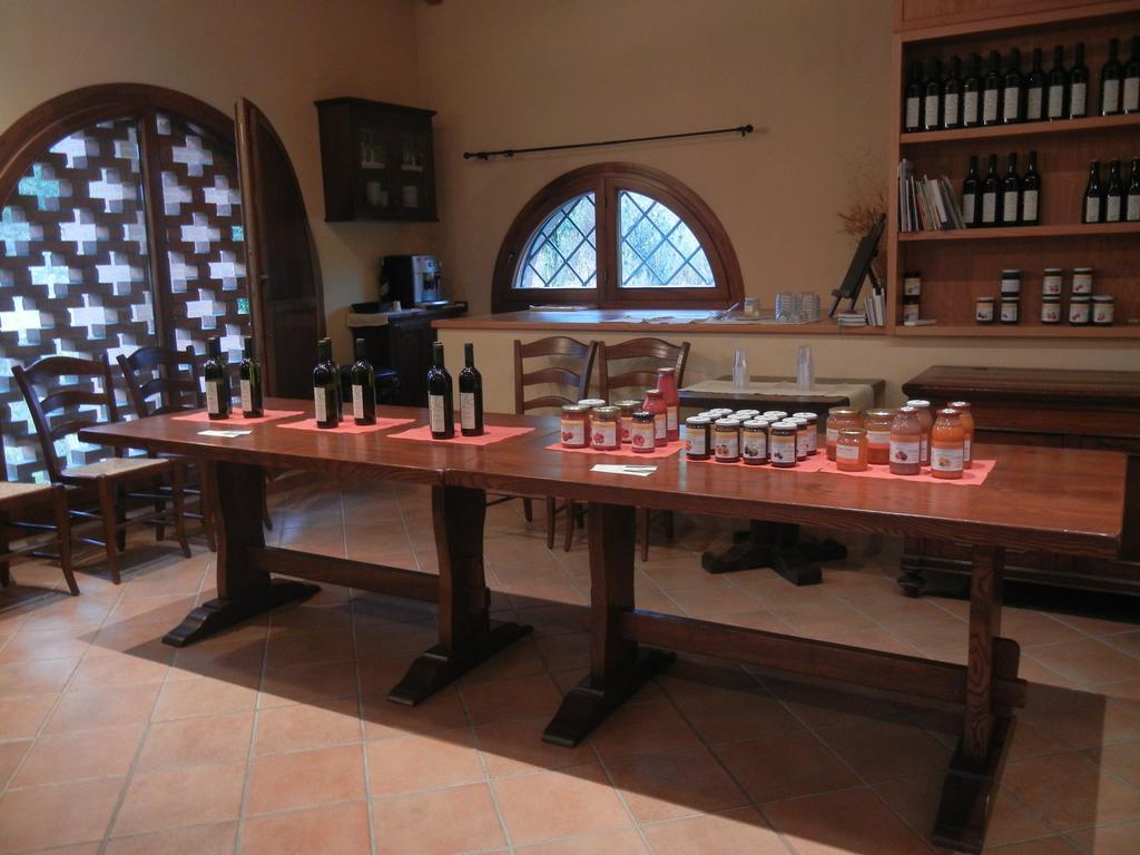 La Colombarola Agriturismo Farneto Bagian luar foto